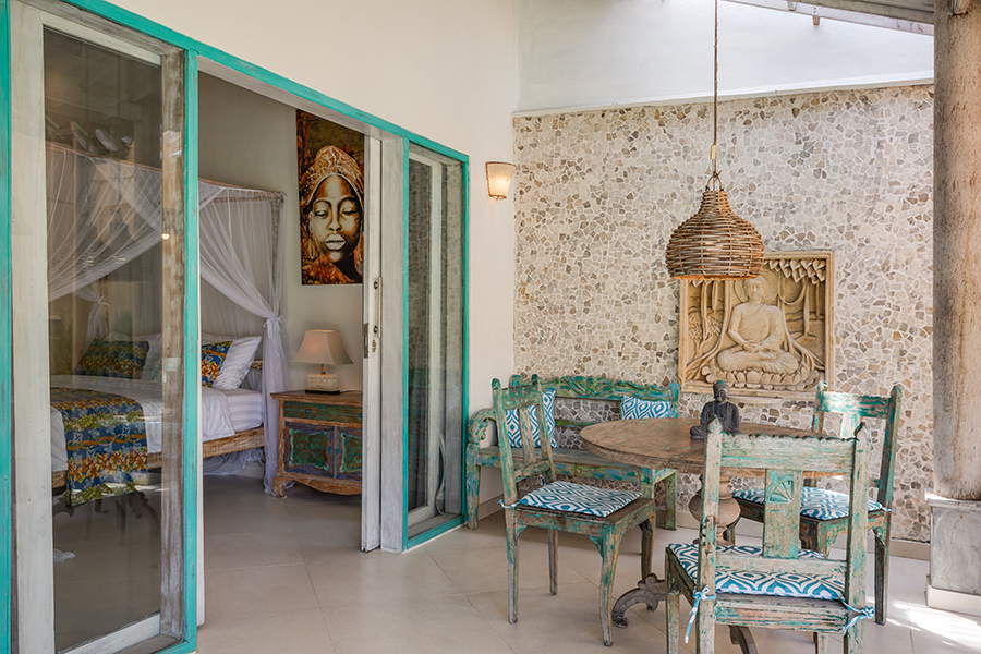 Side building and terrace offers 2 bedrooms with king size beds and 2 bathrooms ensuite